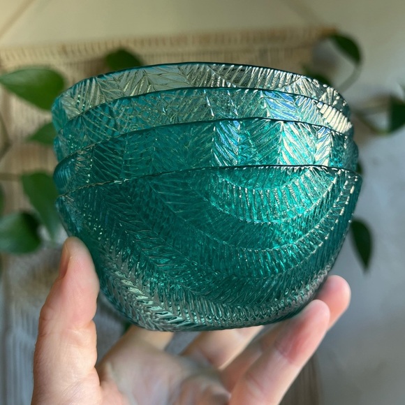 Set of 4 Vintage Teal Glass Bowls Leaf Pattern Dessert / Ice Cream / Berry Dish - Picture 2 of 9